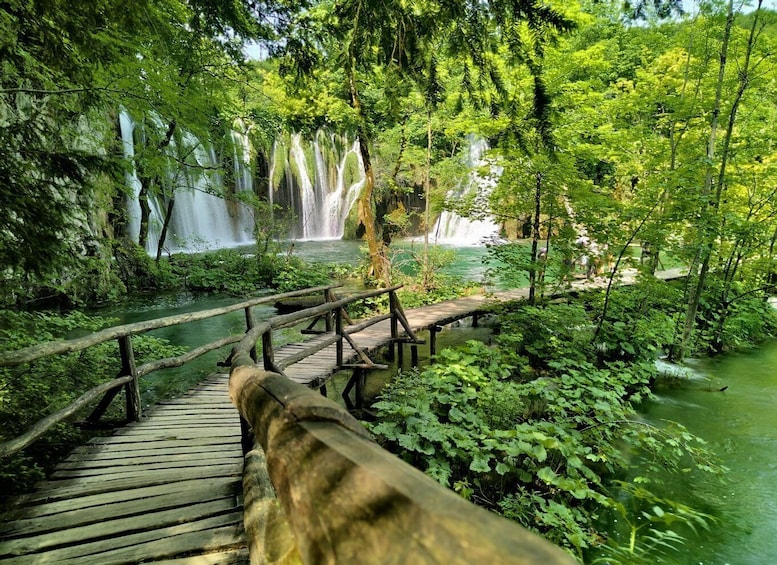 Plitvice lakes: Guided walking tour with a boat ride