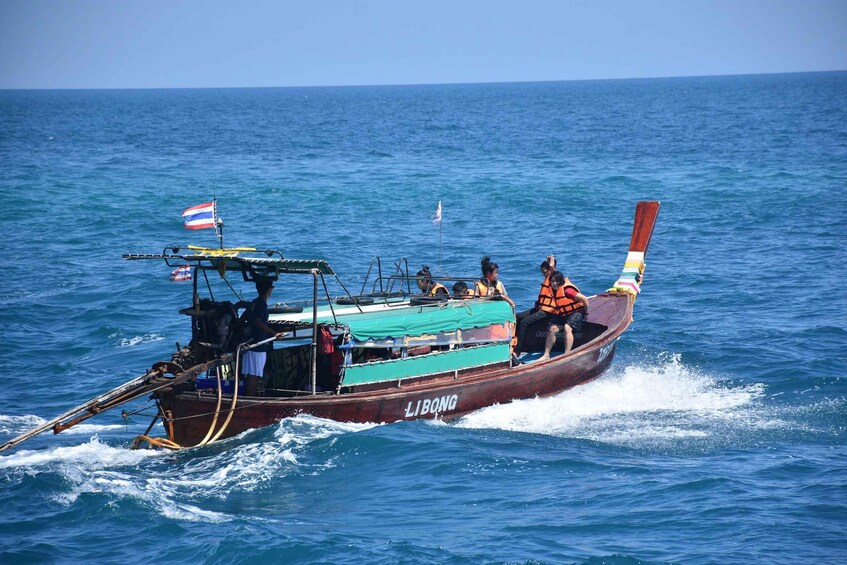 Koh Lanta: 4 Islands and Emerald Cave Tour by Long-tail Boat