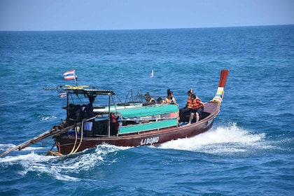 Koh Lanta: 4 Islands and Emerald Cave Tour by Longtail Boat