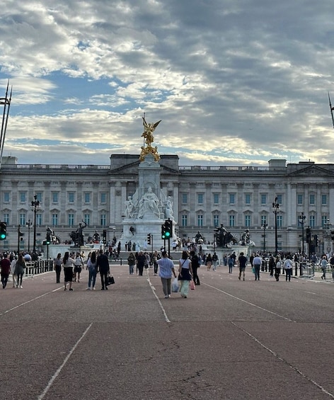 Picture 1 for Activity London: Buckingham Palace & Westminster Guided Walking Tour