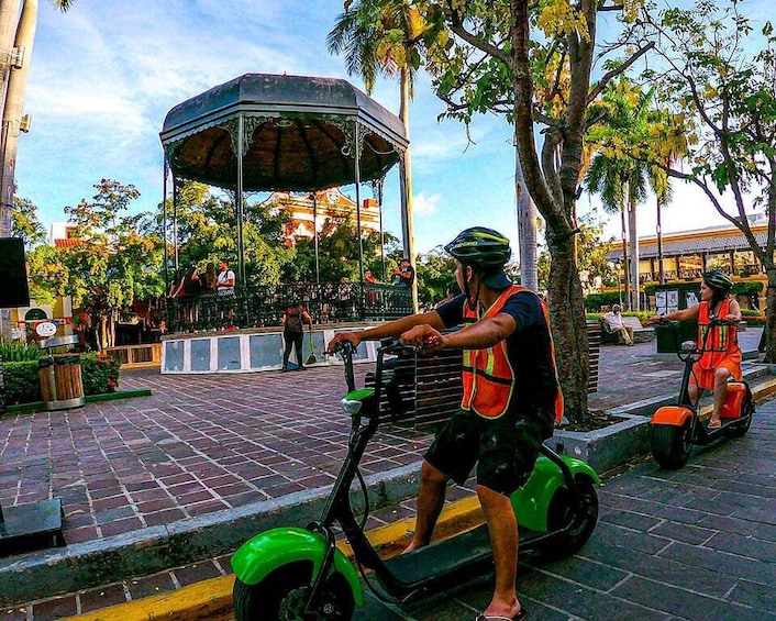 Picture 4 for Activity Mazatlán: Historic District by Electric Shopper Scooter