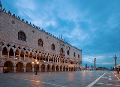 Venedig: Highlights mit lokaler Privattour zu Fuß & Gondel