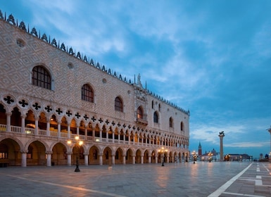 Venice: Highlights with Local Private Walking Tour & Gondola