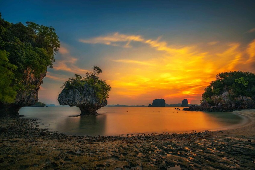 From Krabi: Hong Island & Ko Pak Bia Tour with Sunset Dinner