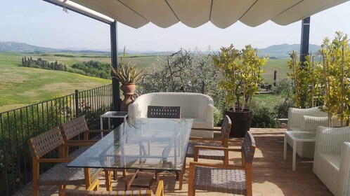 Volterra: Private Picnic in the Tuscan Countryside