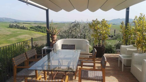 Volterra: Private Picnic in the Tuscan Countryside