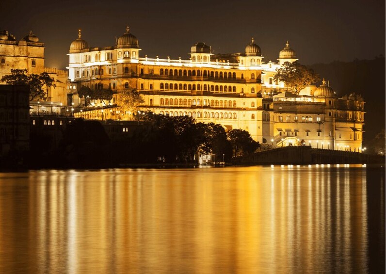 Guided Night Walking Tour in Udaipur- Guided Walking Tour