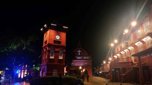 Privada: Excursión Nocturna por Malaca con Crucero Fluvial y Paseo en Trish...