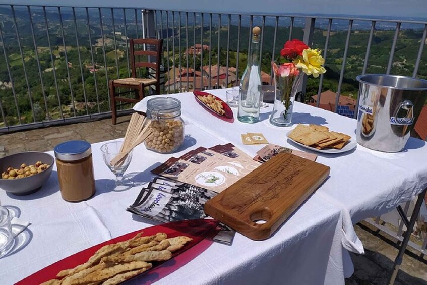 Picture 1 for Activity Panoramic Sightseeing Tour with Aperitivo