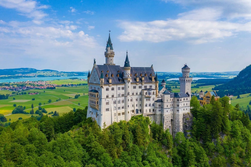 From Munich: Neuschwanstein and Linderhof Palaces Day Trip