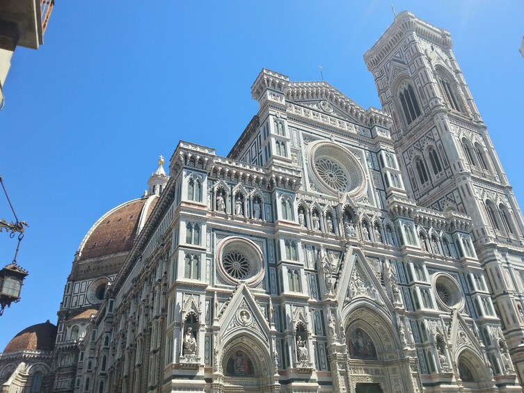 Medici's Mile Walking Tour past Residences & Vasari Corridor               