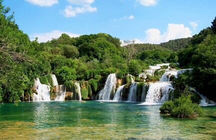 Split/Trogir: excursión de un día al Parque Nacional Krka y barco a Skradin