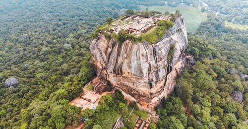 From Colombo: Sigiriya and Dambulla Day Trip with Safari