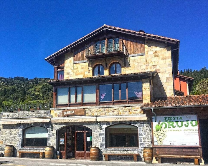 Picture 3 for Activity Cantabria: Wine and Liquor Tasting Guided Tour with Snacks