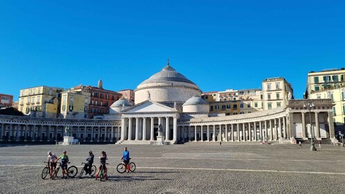 Napoli: Napoli: Kaupungin muistomerkit Opastettu kävelykierros
