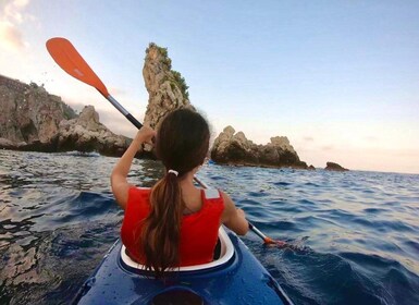 Taormina: Kajak Kusttour naar Isola Bella en Blauwe Grot