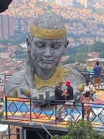 Medellín: Comuna 13 with Locals and Snacks