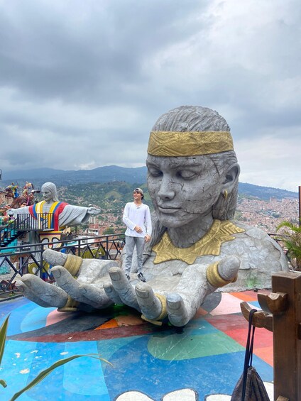 Picture 2 for Activity Medellín: Comuna 13 with Locals and Snacks
