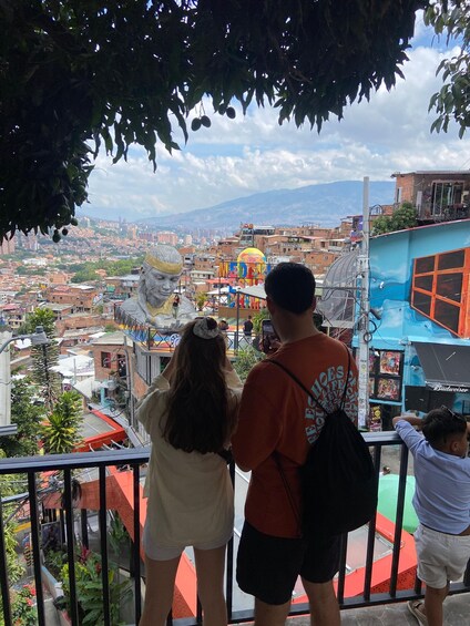 Picture 6 for Activity Medellín: Comuna 13 with Locals and Snacks