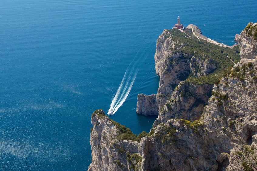 Capri: Guided Island Highlights Boat Tour