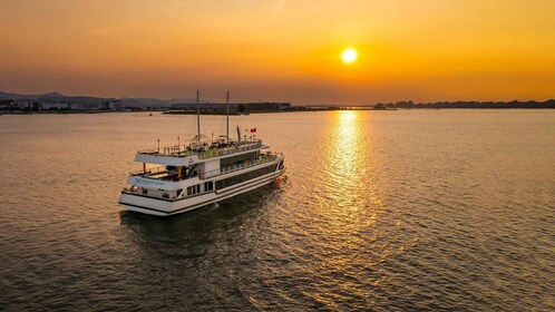 From Hanoi: 1-Day Halong 5-Star Cruise w/Jacuzzi & Limousine