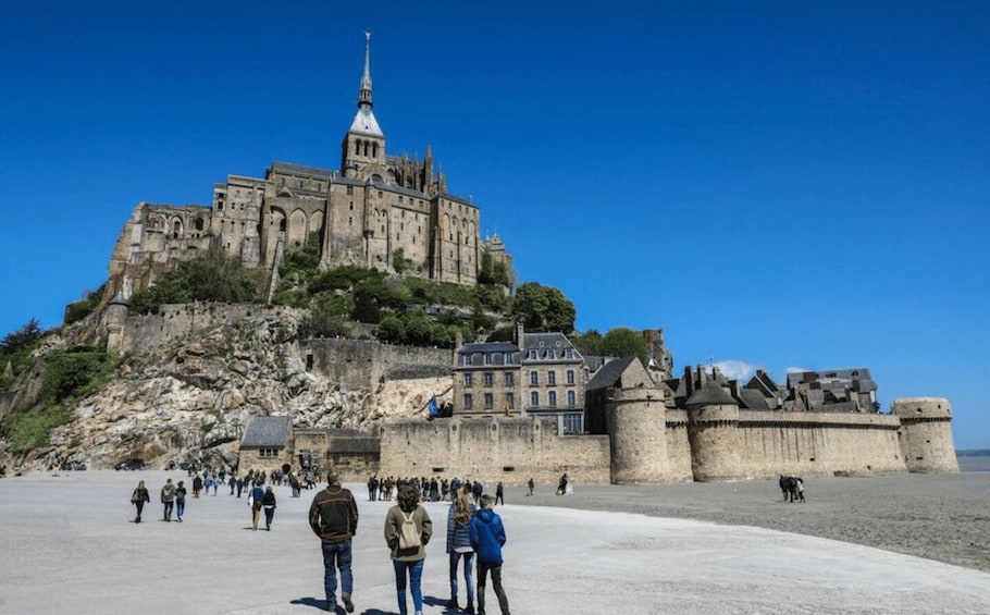 Picture 2 for Activity Mont-Saint-Michel: Private Walking Tour with Abbey Ticket