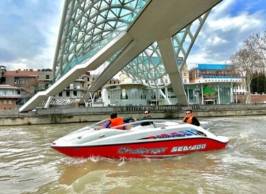 Tour in barca di Tbilisi: Un'emozionante gita privata in barca nella città ...