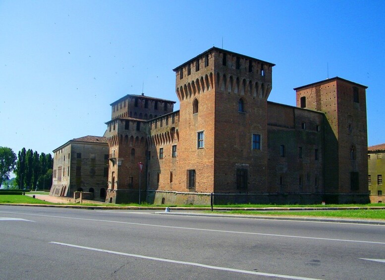 Mantua: Town Highlights and Monuments Walking Tour