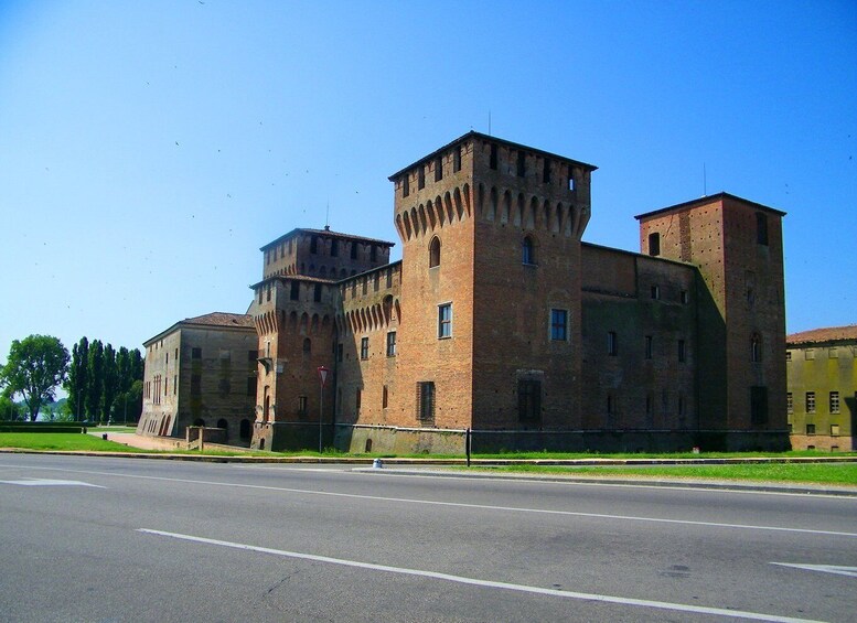 Mantua: Town Highlights and Monuments Walking Tour