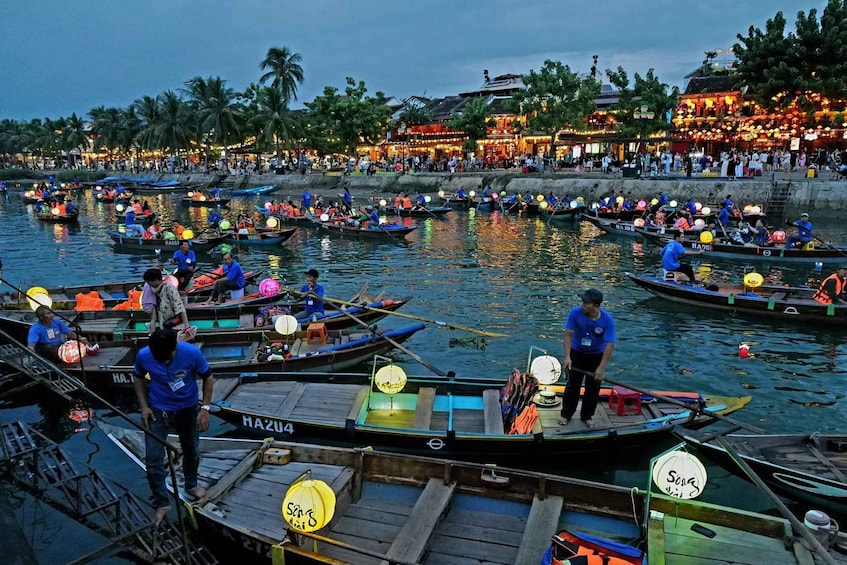Picture 4 for Activity Hoi An: Hoai River Boat Trip by Night with Release Lantern