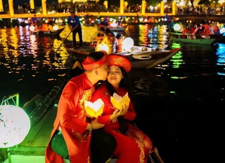 Picture 2 for Activity Hoi An: Hoai River Boat Trip by Night with Release Lantern