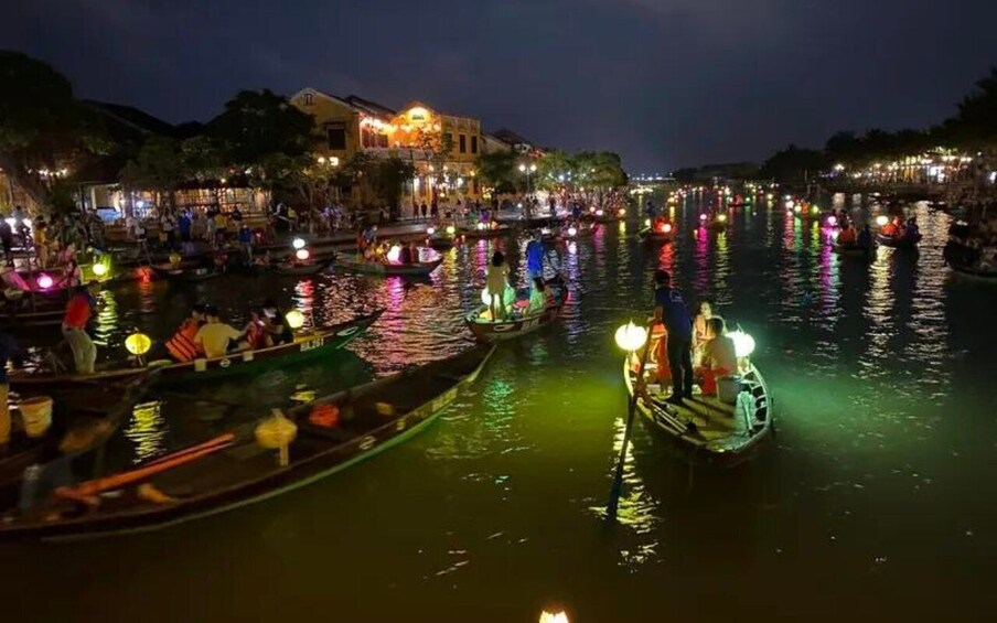 Picture 6 for Activity Hoi An: Hoai River Boat Trip by Night with Release Lantern