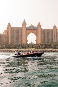 Dubai Marina: 1-Hour Luxury Sightseeing Speedboat Tour