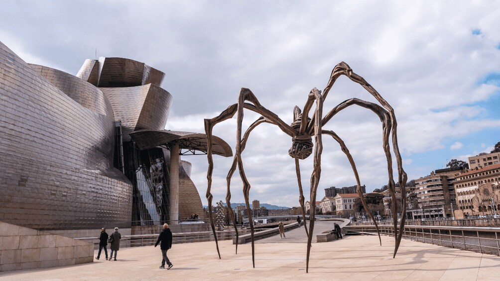 Guggenheim Museum Bilbao Private Tour with Official Guide