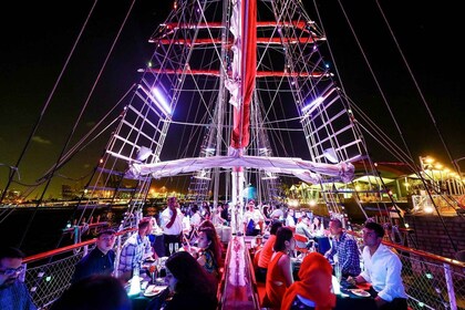 Singapur: crucero con cena por City Lights Royal Albatross