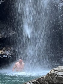 Recorrido por la cascada y la playa de Avocat