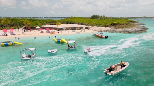 Nassau: Swimming Pigs, Snorkeling and Beach Boat Tour