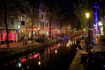 Amsterdam: Red Light District Private Guided Walking Tour