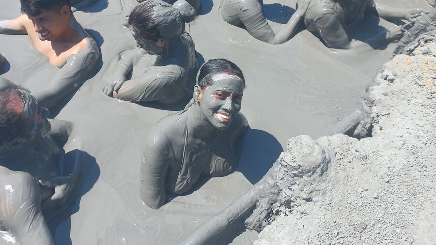 Cartagena: Mud Volcano Tour with Lunch, Pool, and Beach