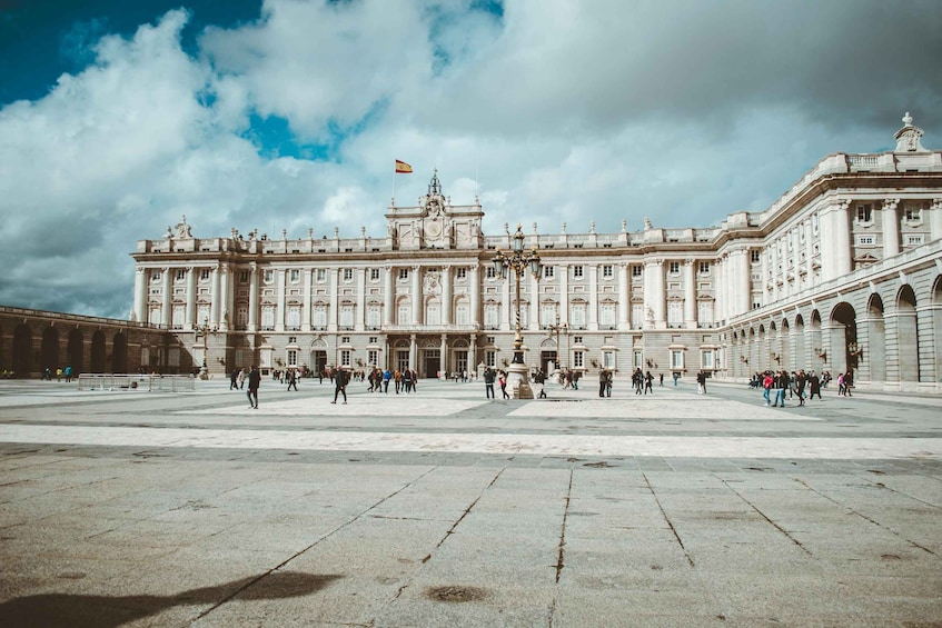 Picture 3 for Activity Madrid: Royal Palace, Old Town and Poets District Tour
