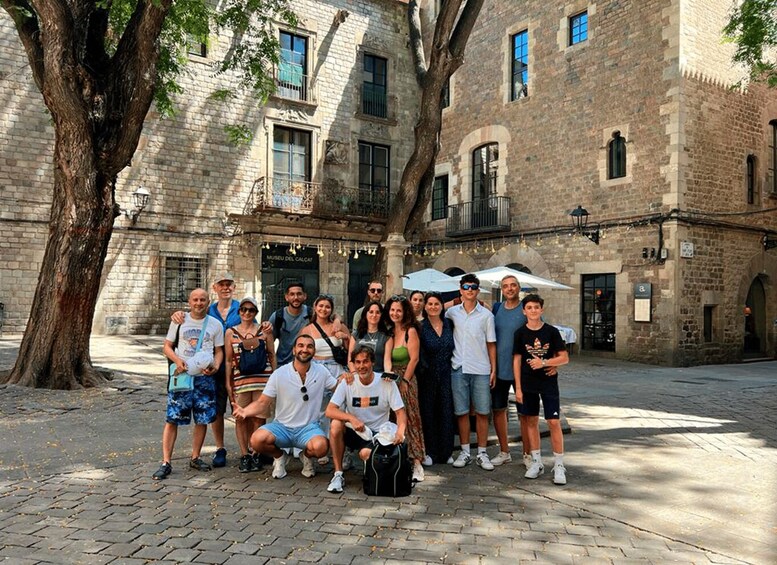 Picture 2 for Activity Madrid: Royal Palace, Old Town and Poets District Tour
