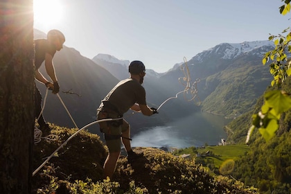 Geiranger: Rappelling tour with epic view