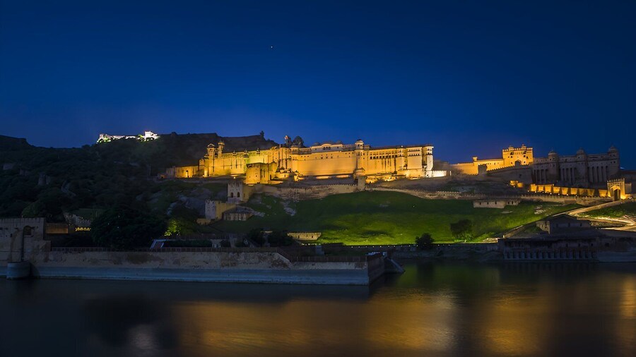 Jaipur: Amber Fort Light & Sound Show with Dinner
