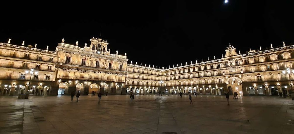 Salamanca: Legends and Stories Private Night Walking Tour