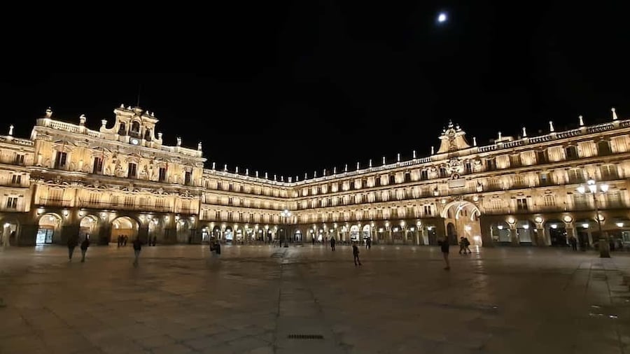 Salamanca: Legends and Stories Private Night Walking Tour