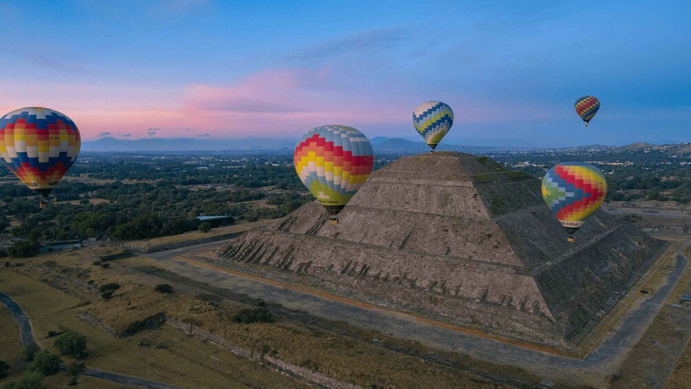 Picture 3 for Activity Mexico City: Balloon Flight and Guided Tour to Teotihuacan