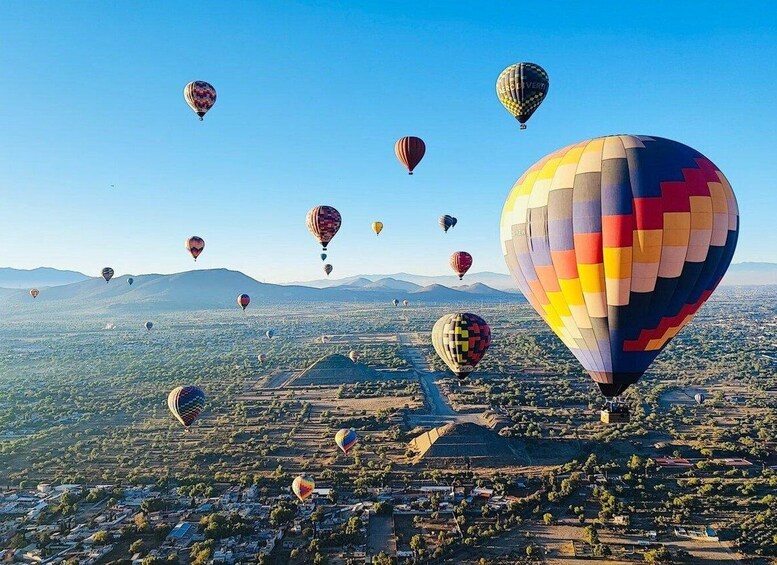 CDMX: Hot Air Balloon Flight with Buffet Breakfast Option