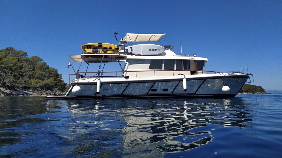 From Korcula island: Mljet Island Yacht Day Trip with Lunch