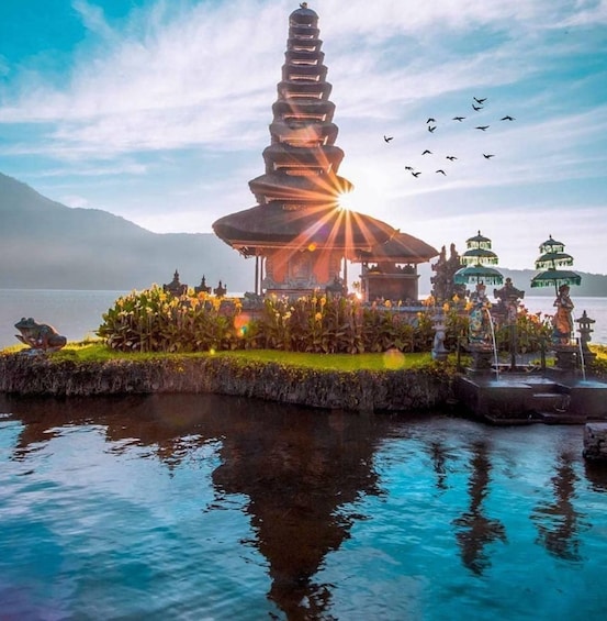 Picture 6 for Activity North Bali : Lovina Dolphins and Ulun Danu Temple