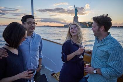 NUEVA YORK: Crucero de un día en yate pequeño con vistas a la Estatua de la...